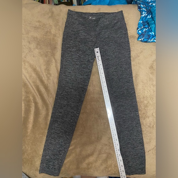 Lot of Old Navy Tights, Capris and Shorts Size Medium - Picture 2 of 9